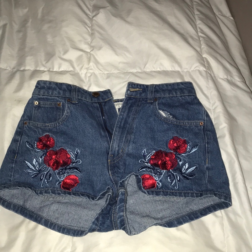H&M Coachella collection embroidered jean shorts🌹